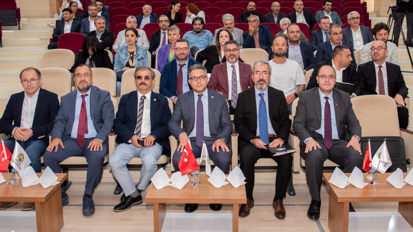 Prof. Dr. Aksoy: Her zaman öğrencilerimizin yanındayız